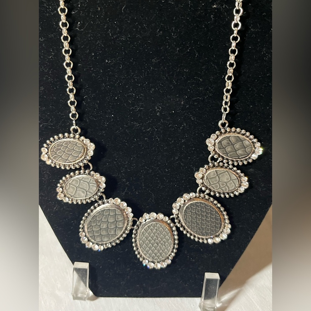 Elegant Silver Necklace with Textured Ovals